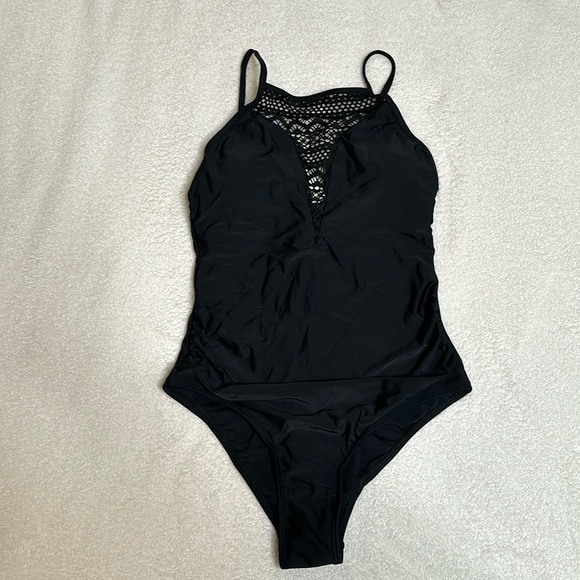 Women's Cupshe Crochet High Neck One Piece Swimsuit in black Sz Small - Picture 2 of 7
